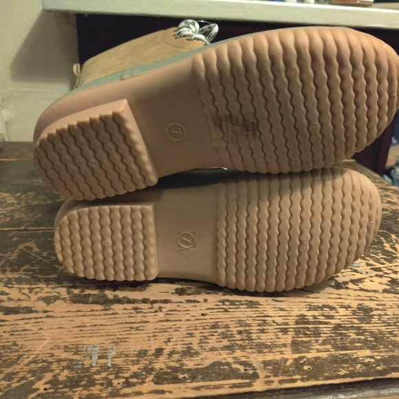 NWT Sage and Tan Duck Boots - Picture 3 of 4